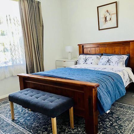 Modern Upstairs Apartment In Dunedin Central Экстерьер фото