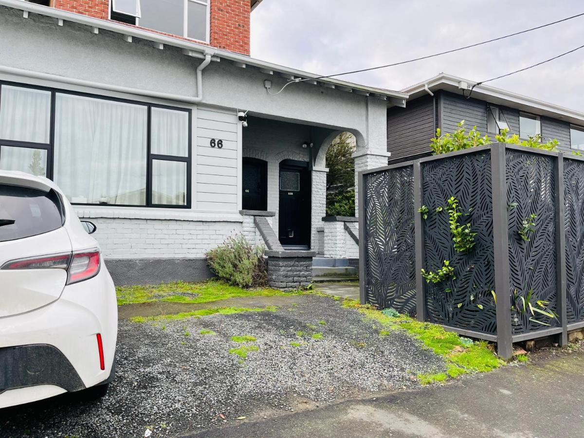 Modern Upstairs Apartment In Dunedin Central Экстерьер фото